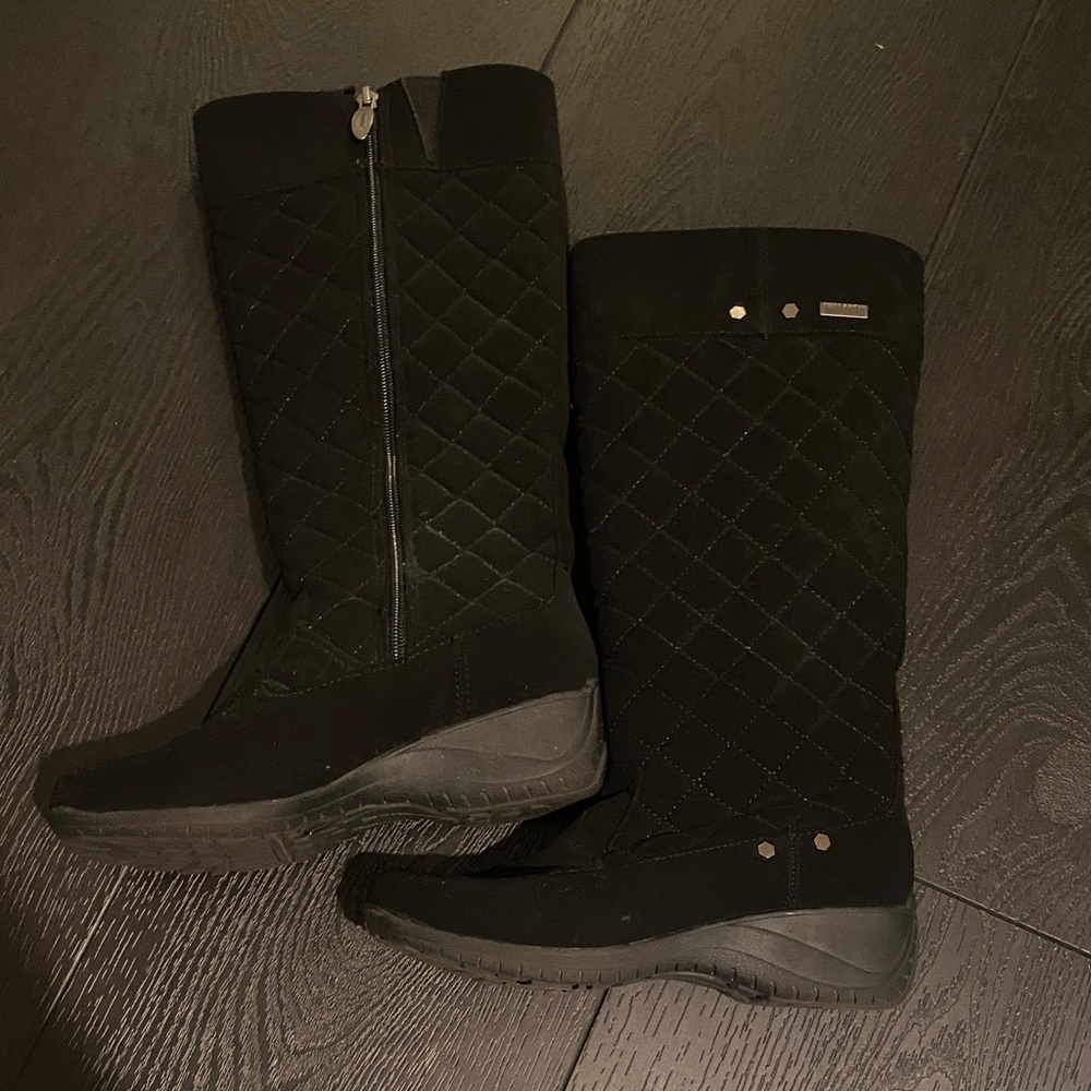 Khombu Black Quilted Winter Boots